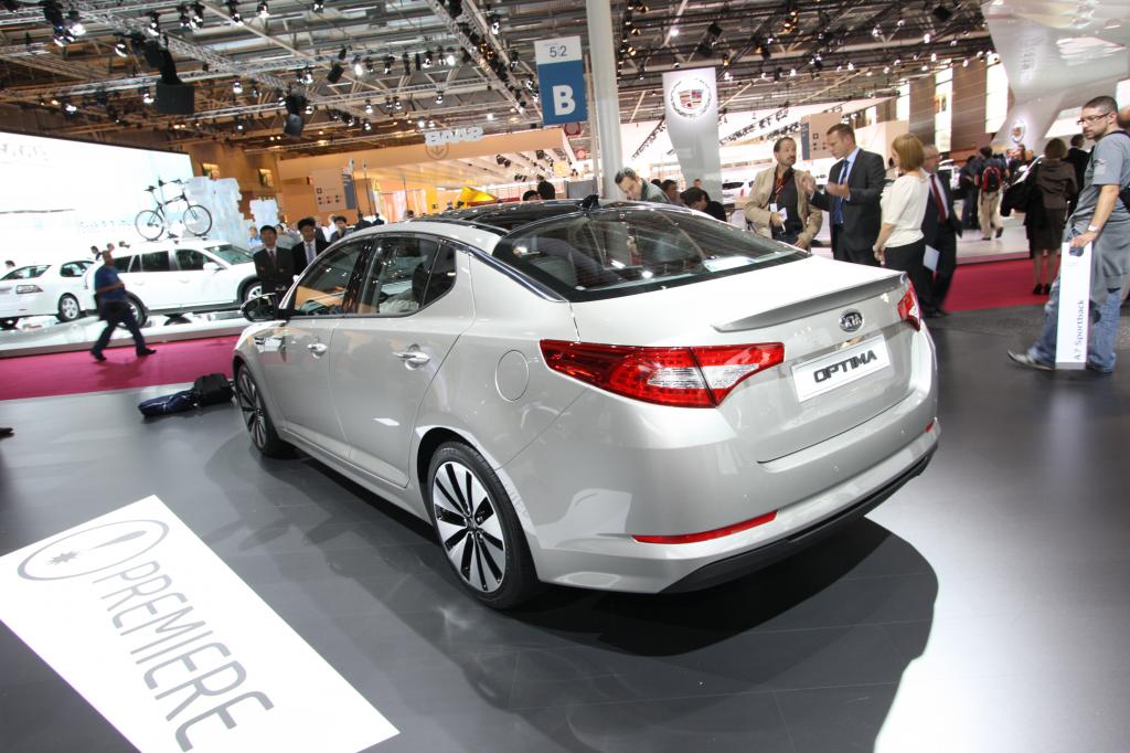 Paris 2010: Kia stellt Optima und Pop vor