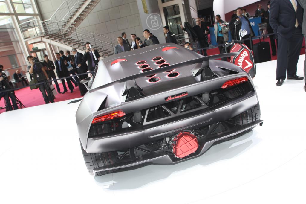 Paris 2010: Lamborghini drückt Gewicht unter 1000 Kilogramm
