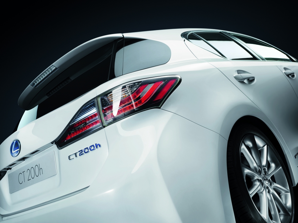 Paris 2010: Lexus zeigt Serienversion des CT 200h
