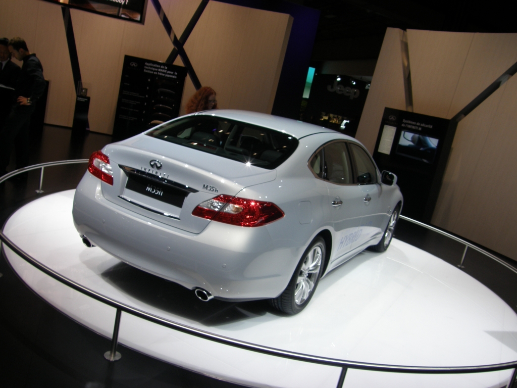 Paris 2010 - Oberklasse: Audi, BMW, Hyundai, Infiniti