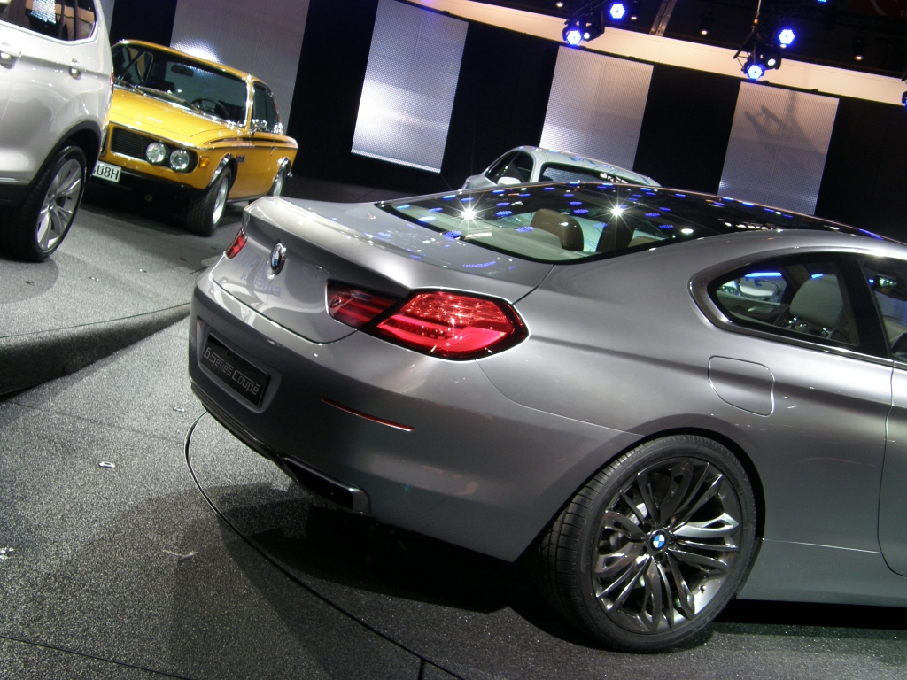 Paris 2010 - Oberklasse: Audi, BMW, Hyundai, Infiniti