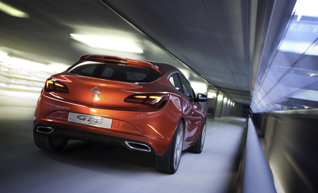 Paris 2010: Opel GTC Paris leistet 290 PS