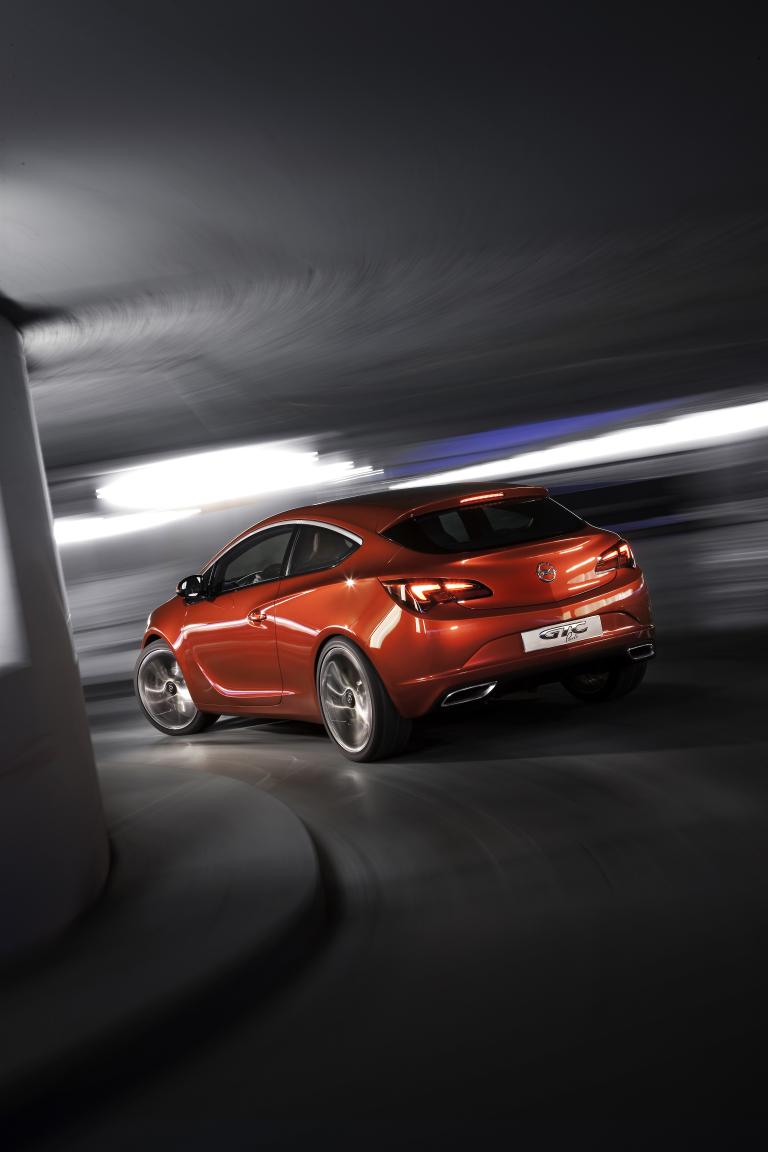 Paris 2010: Opel GTC Paris leistet 290 PS