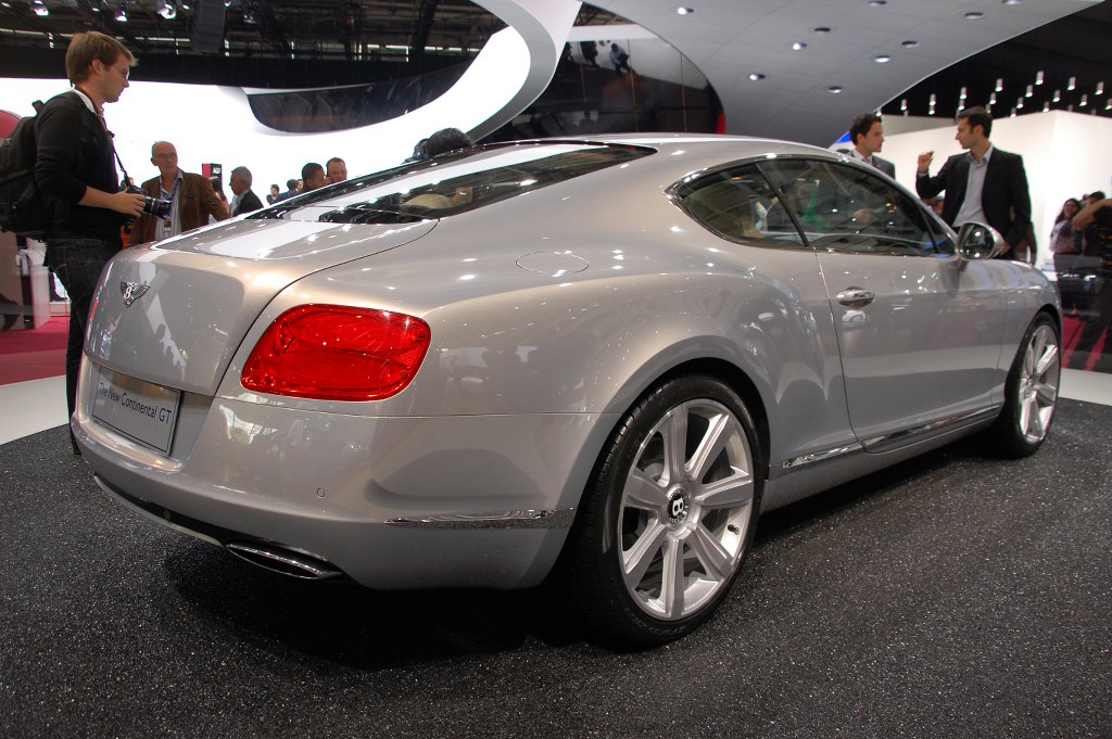 Paris 2010 - Sportwagen & Luxusmodelle: Bentley, Maserati, Mercedes, Morgan, Lotus, Porsche