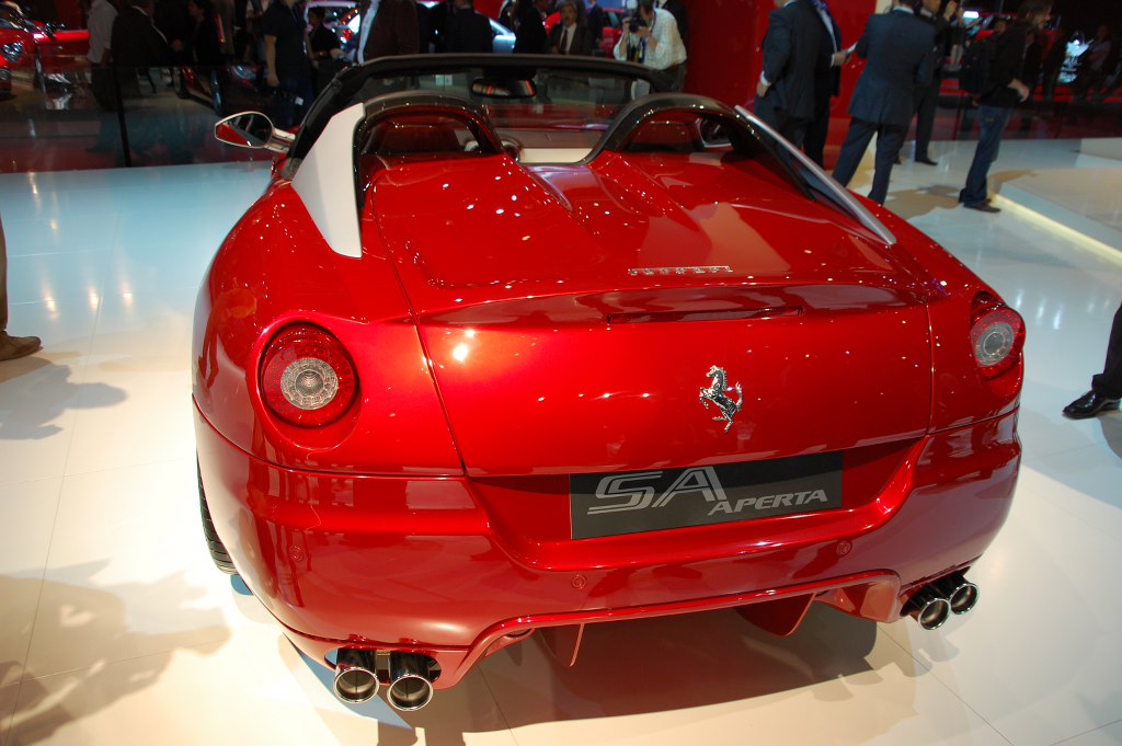 Paris 2010 - Sportwagen & Luxusmodelle: Bentley, Maserati, Mercedes, Morgan, Lotus, Porsche