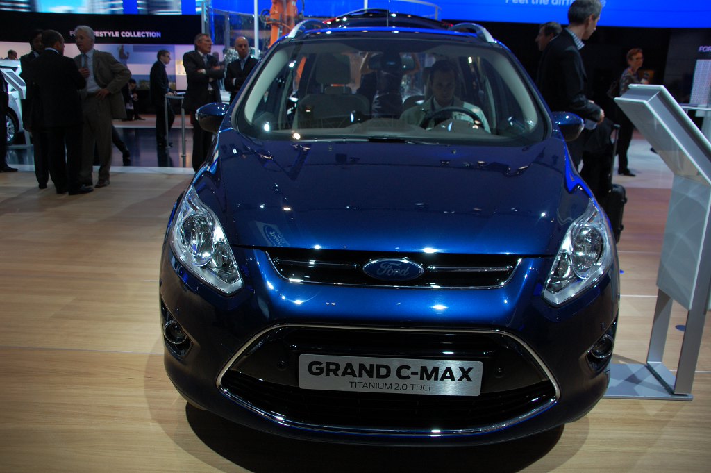 Paris 2010 - Van, SUV & Studien: Peugeot, Opel, Hyundai, Rover, Seat