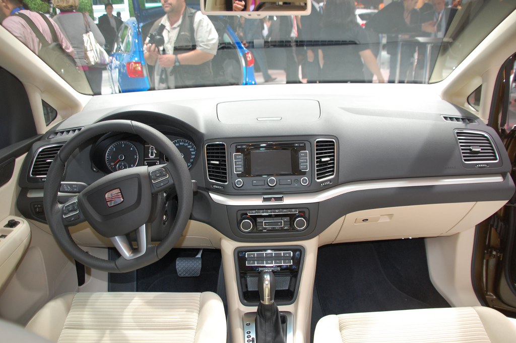Paris 2010 - Van, SUV & Studien: Peugeot, Opel, Hyundai, Rover, Seat