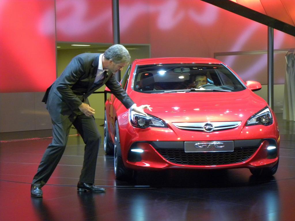 Paris 2010. Opel zeigt sich sportlich und familienfreundlich