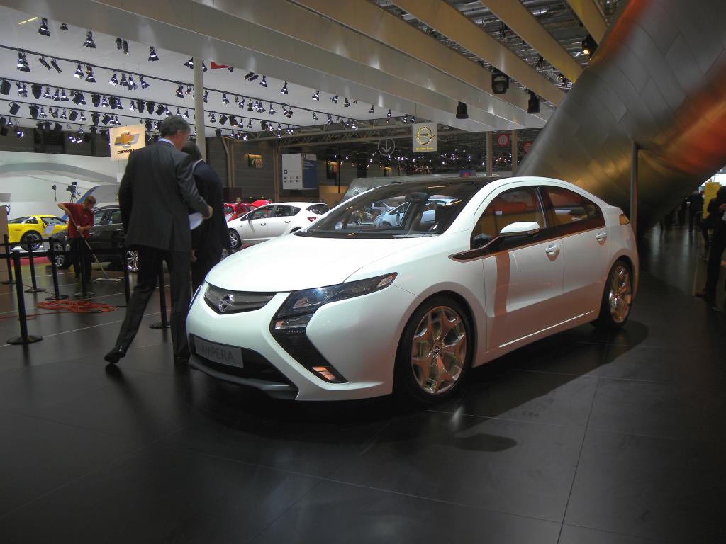 Paris 2010. Opel zeigt sich sportlich und familienfreundlich
