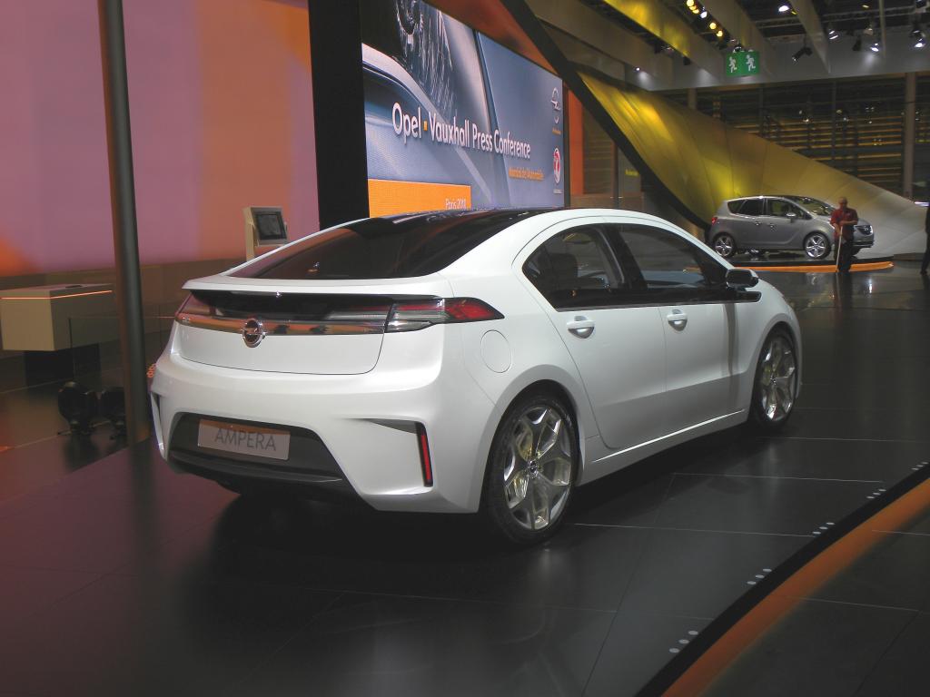 Paris 2010. Opel zeigt sich sportlich und familienfreundlich