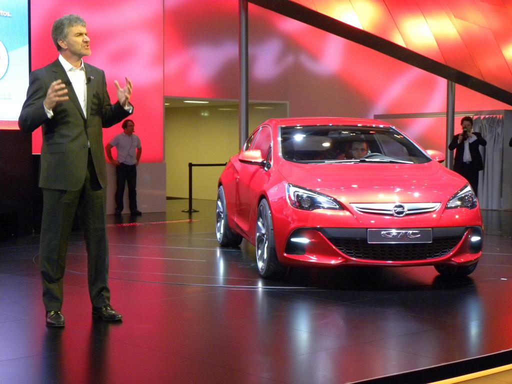 Paris 2010. Opel zeigt sich sportlich und familienfreundlich