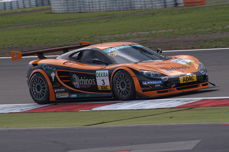 Perfektes Doppel für Matzke und Wirth am Nürburgring Titelkampf im ADAC GT Masters bleibt bis zum Finale offen