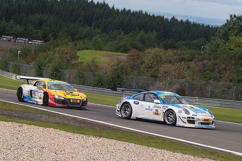 Perfektes Doppel für Matzke und Wirth am Nürburgring Titelkampf im ADAC GT Masters bleibt bis zum Finale offen