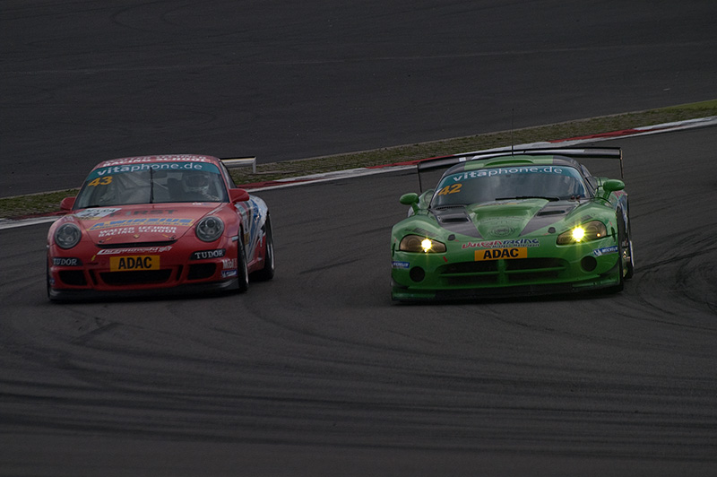 Perfektes Doppel für Matzke und Wirth am Nürburgring Titelkampf im ADAC GT Masters bleibt bis zum Finale offen