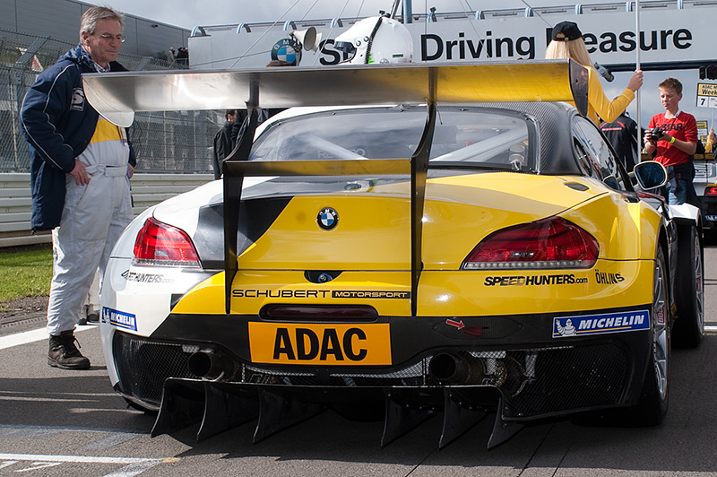 Perfektes Doppel für Matzke und Wirth am Nürburgring Titelkampf im ADAC GT Masters bleibt bis zum Finale offen