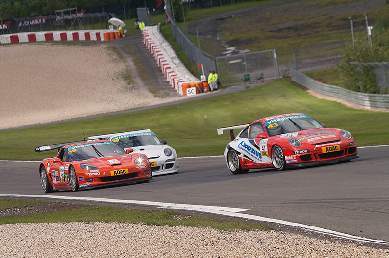 Perfektes Doppel für Matzke und Wirth am Nürburgring Titelkampf im ADAC GT Masters bleibt bis zum Finale offen