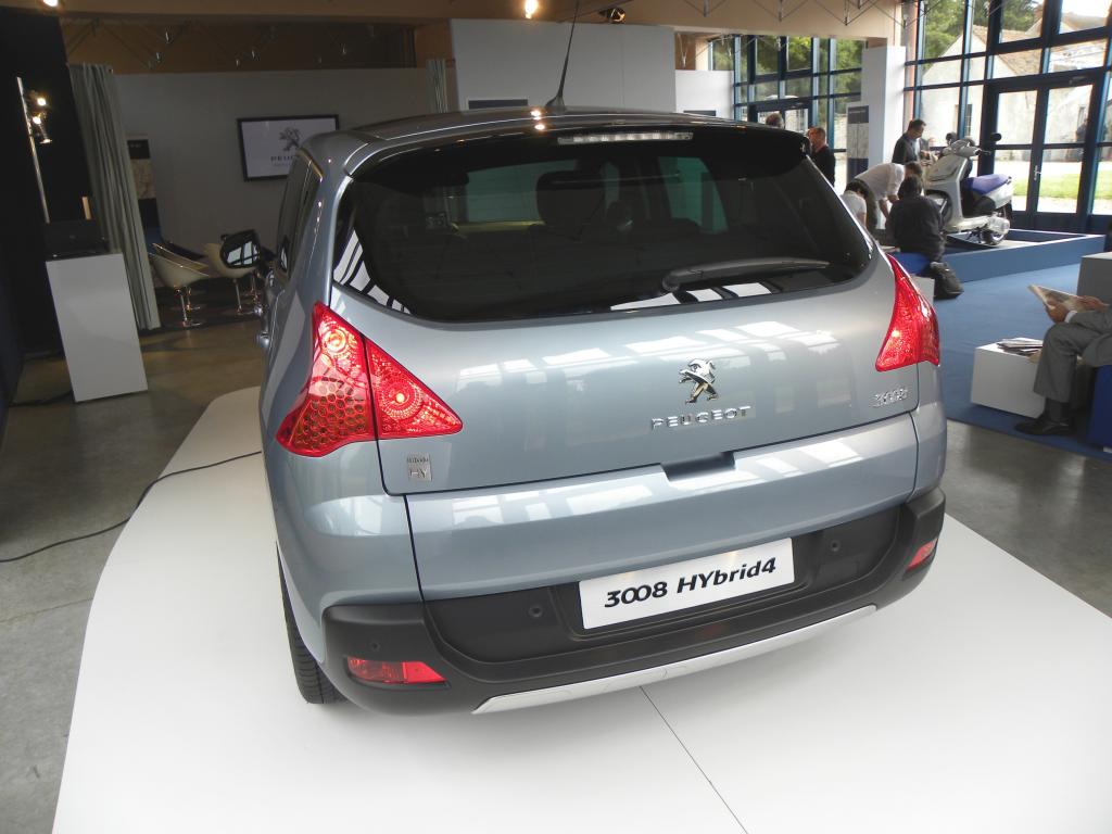 Peugeot 3008 Hybrid4 kommt mit 3,8 Litern Diesel aus