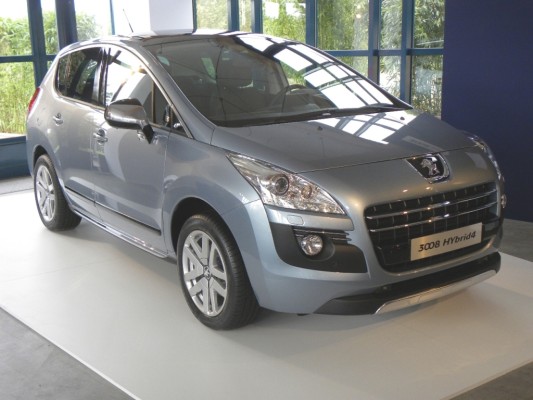 Peugeot 3008 Hybrid4 kommt mit 3,8 Litern Diesel aus