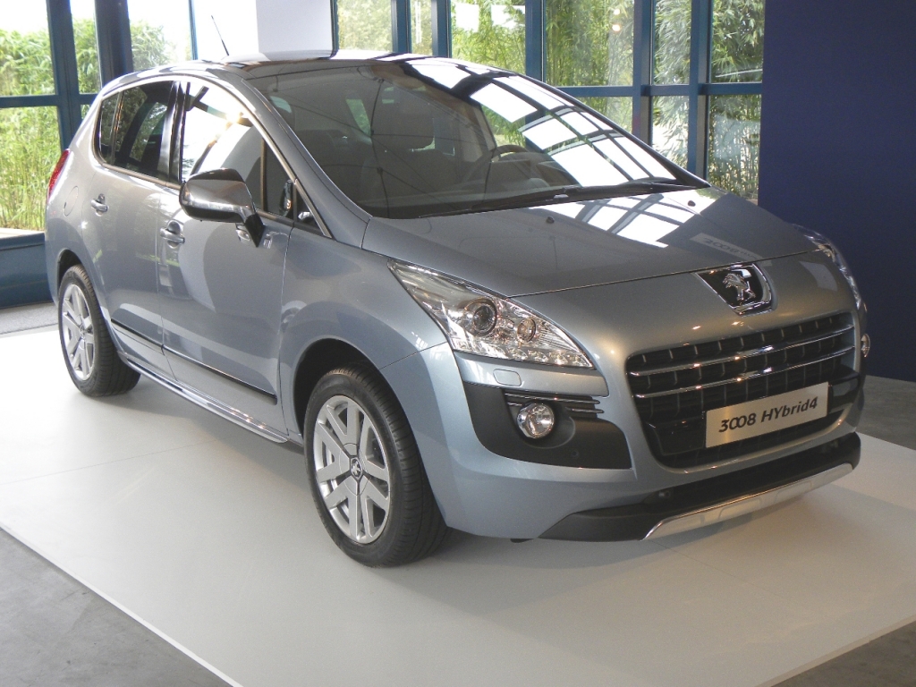 Peugeot 3008 Hybrid4 kommt mit 3,8 Litern Diesel aus