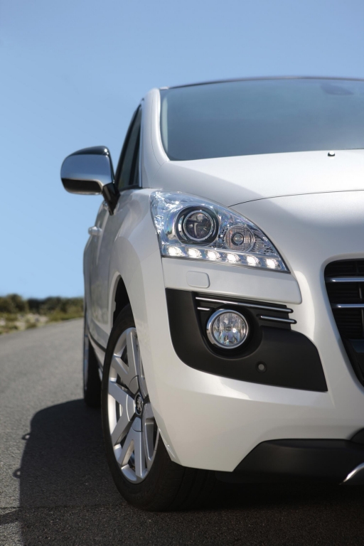 Peugeot 3008 Hybrid4 kommt mit 3,8 Litern Diesel aus