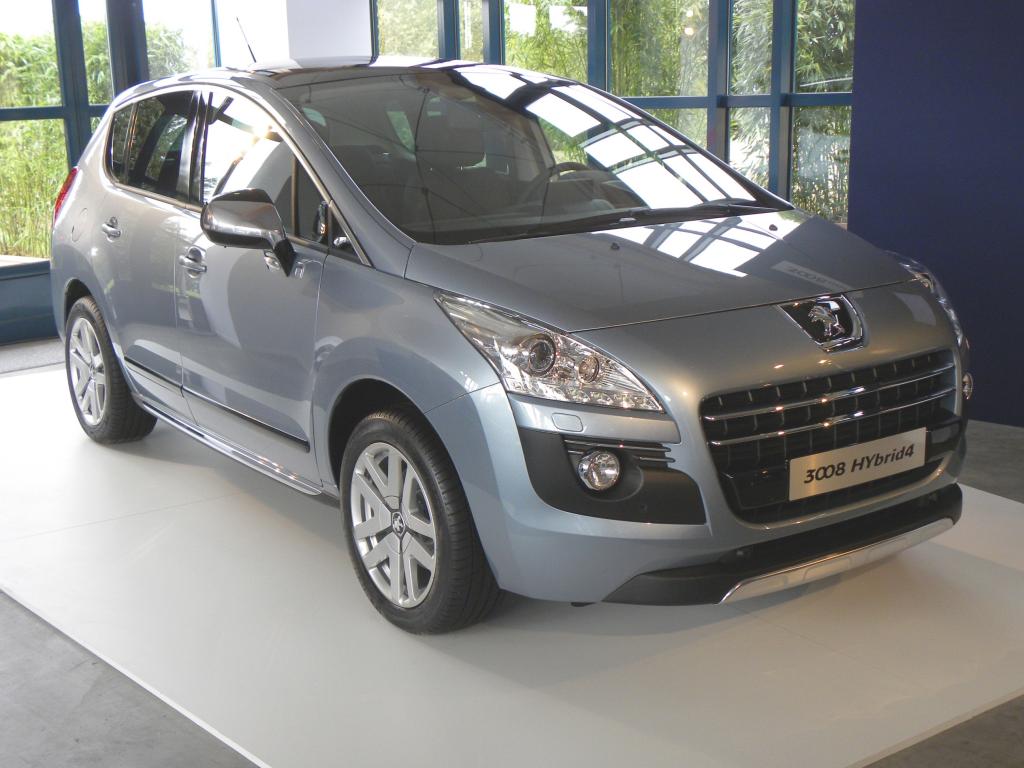 Peugeot 3008 Hybrid4 kommt mit 3,8 Litern Diesel aus
