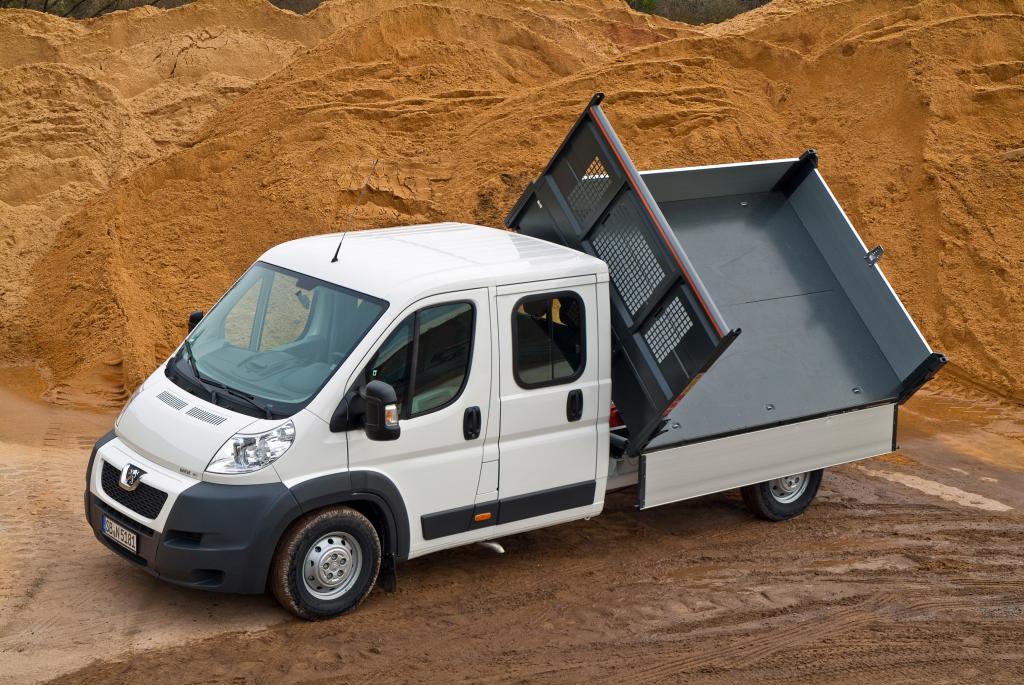 Peugeot bietet Boxer Bison 3-Seiten-Kipper jetzt ab Werk an