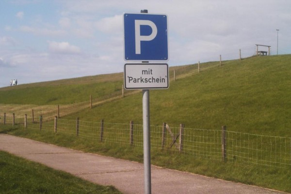 Recht: Mitarbeiter hat mitunter Anrecht auf Firmenparkplatz 