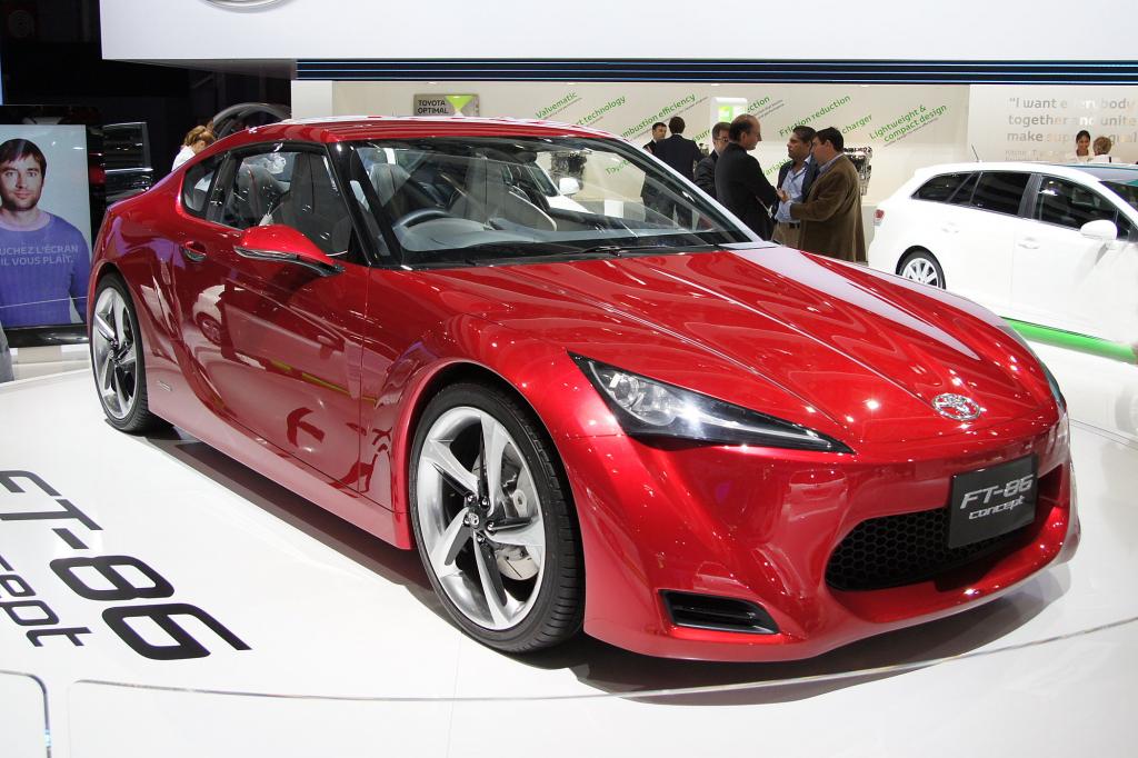 Rot und schnell präsentiert sich der Toyota FT-86 Concept