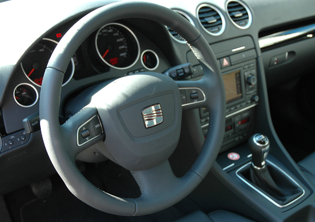 Seat Exeo: Blick ins übersichtlich gestaltete Cockpit. 