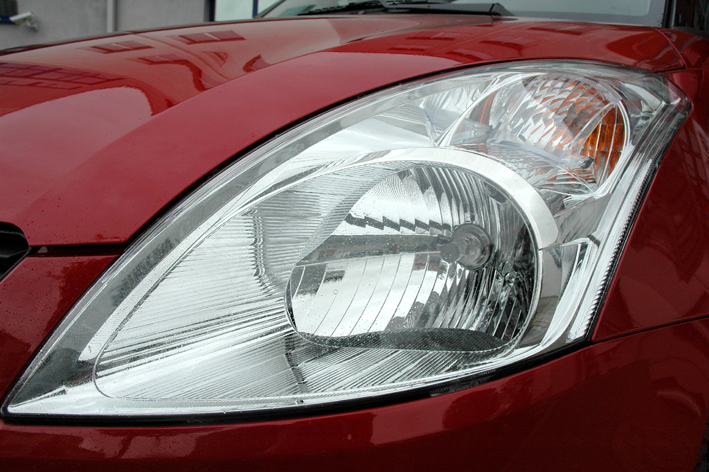 Suzuki Swift: Wie die Heck- sind auch die Frontleuchten neu gestylt.