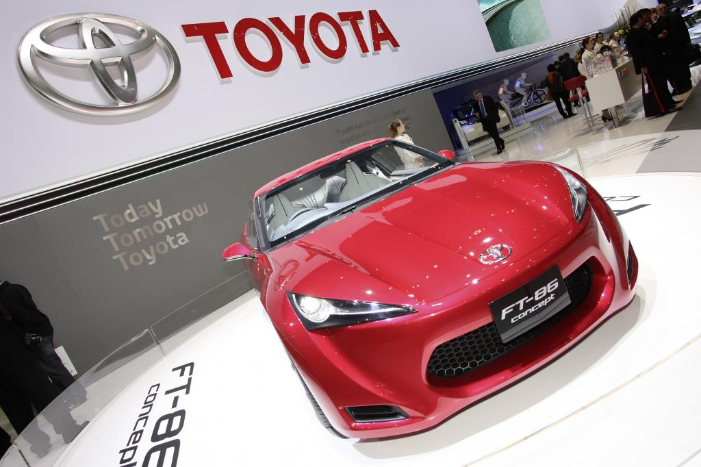 Toyota plant eine Sportlimousine auf Basis des Coupés FT 86