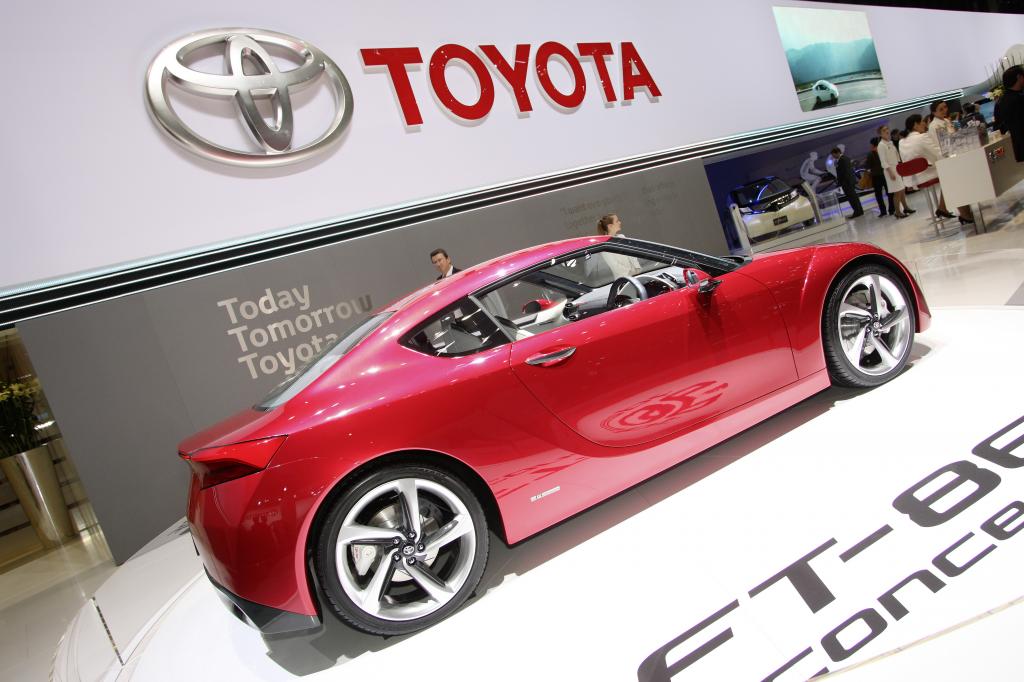 Toyota plant eine Sportlimousine auf Basis des Coupés FT 86