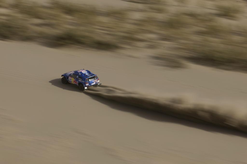 Volkswagen Race Touareg 3 startet bei Silk-Way-Rallye