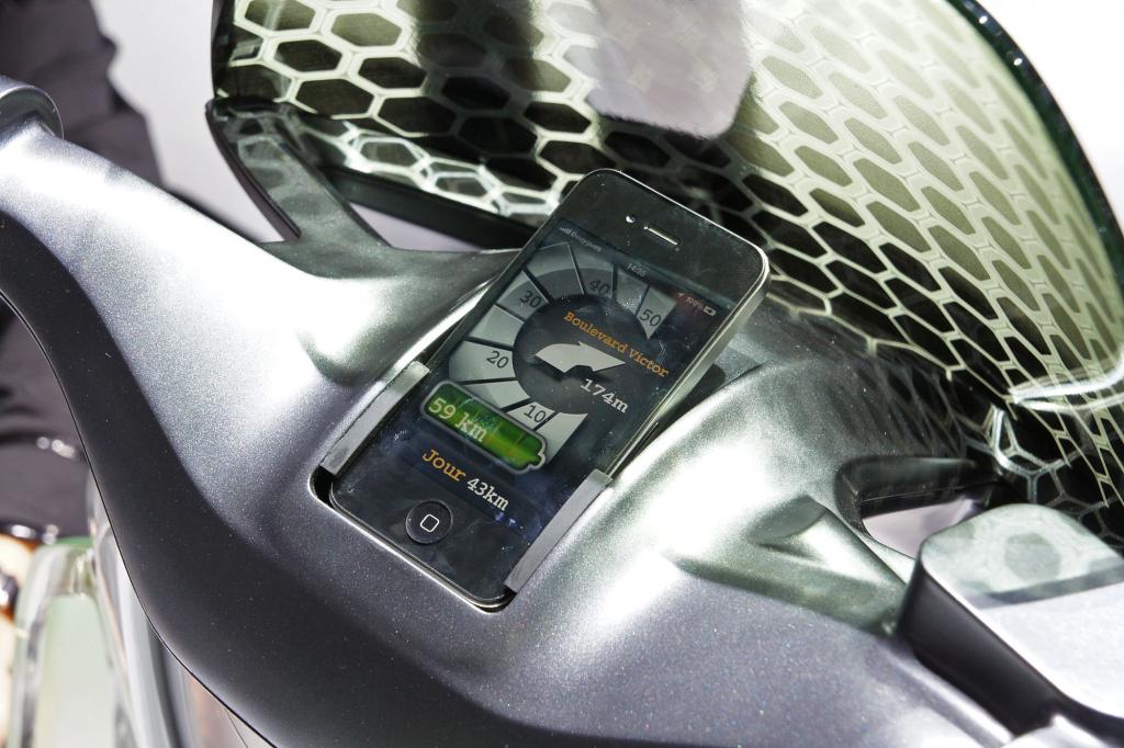 Als zentrale Bedienheit dient ein iPhone