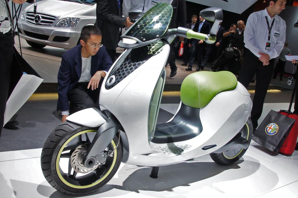 Auch Smart stellt einen Roller in Paris vor