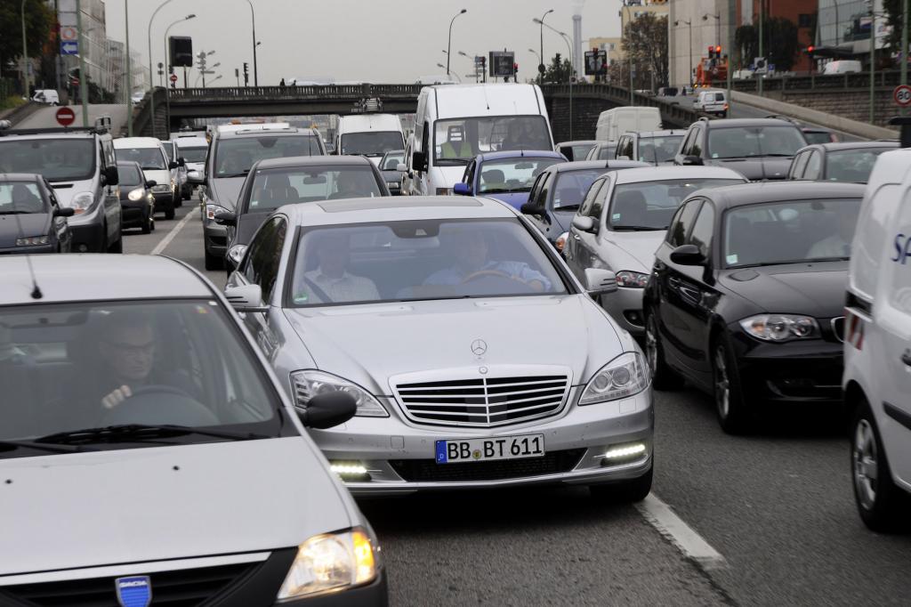 Auch im dichten Stadtverkehr bleibt der S 250 CDI sparsam