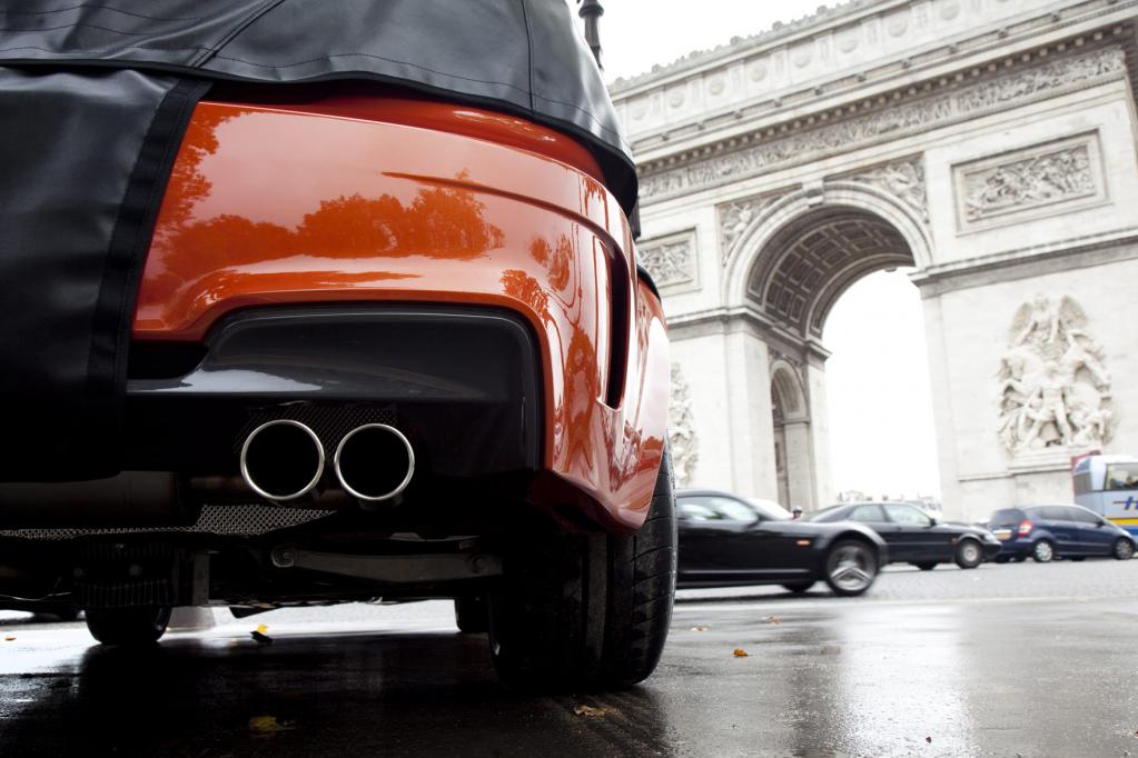 BMW 1er M Coupé verzaubert Paris 