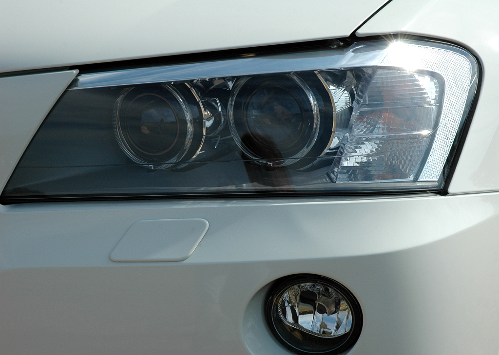 BMW X3: Moderne Leuchteinheit vorn. 
