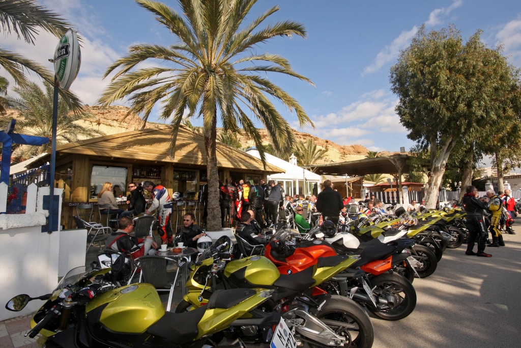 BMW veranstaltet Motorrad Test-Camp in Almeria
