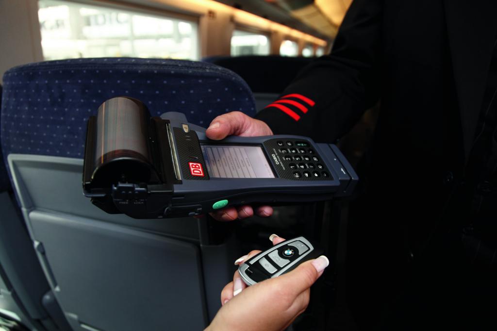 Bei der Bahn könnten Tickets ebenfalls mit dem Schlüssel bezahlt werden