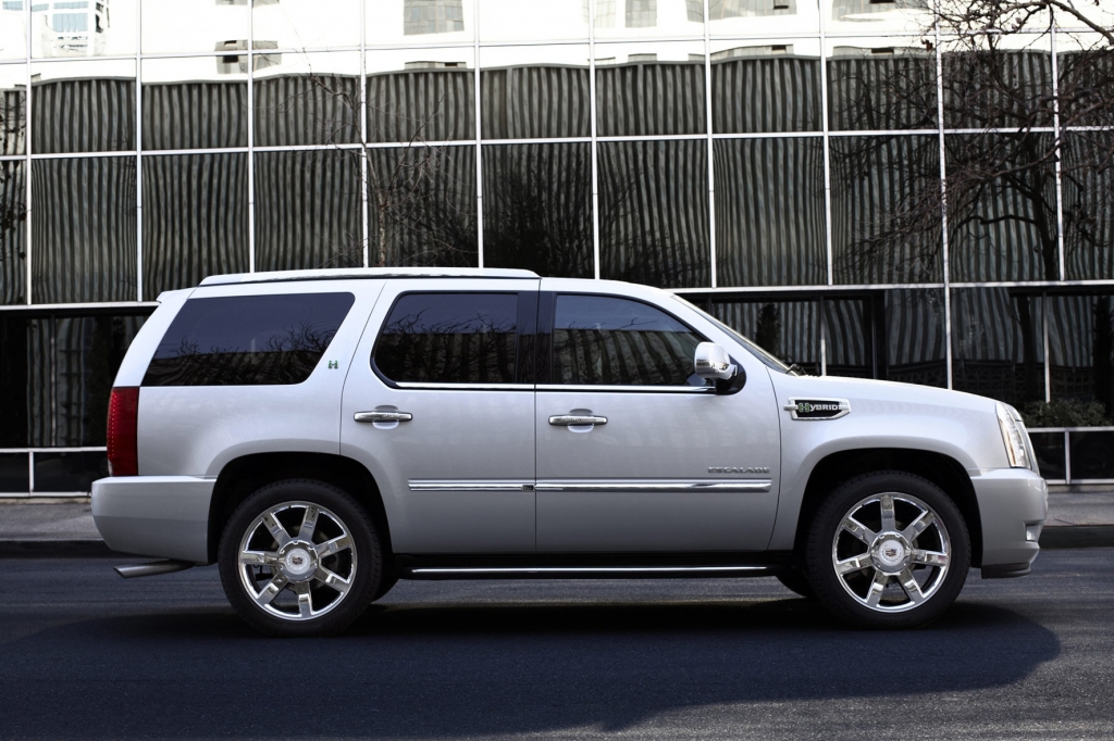 Cadillac Escalade Hybrid: Nischen-Riese 