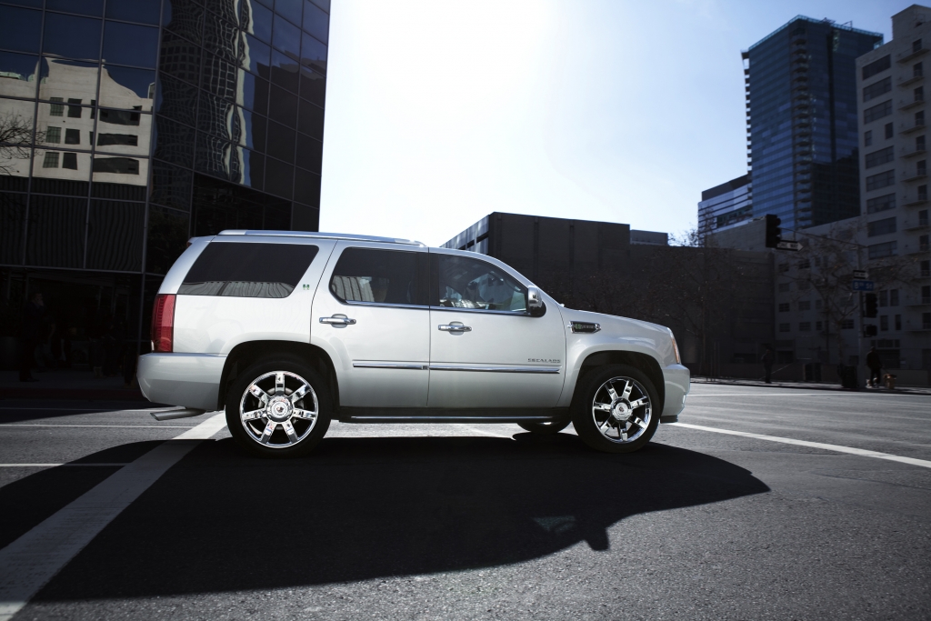Cadillac Escalade Hybrid: Nischen-Riese 