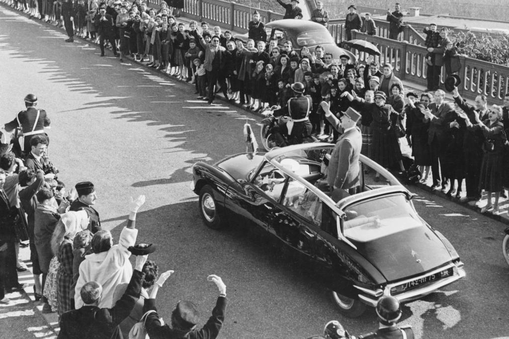 Citroen DS mit General De Gaulle