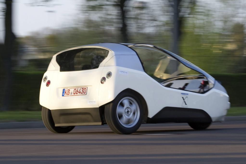Das Elektrodreirad TW4XP bietet zwei Personen Platz und könnte 2012 in Serie gehen. 
