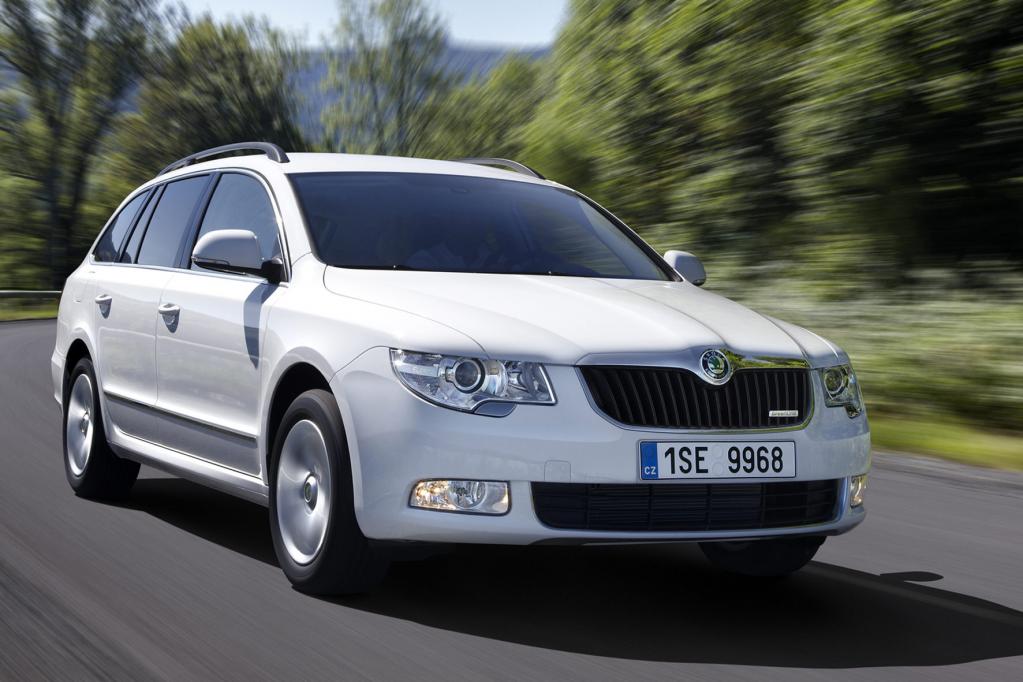 Das Skoda-Flaggschiff Superb braucht 4,4 Liter Diesel. 
