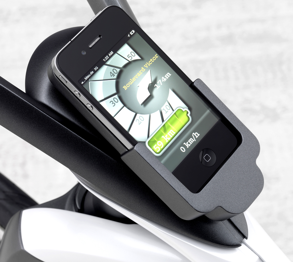 Das integrierte Smartphone übernimmt auch bei Smarts E-Bike verschiedene Funktionen. 
