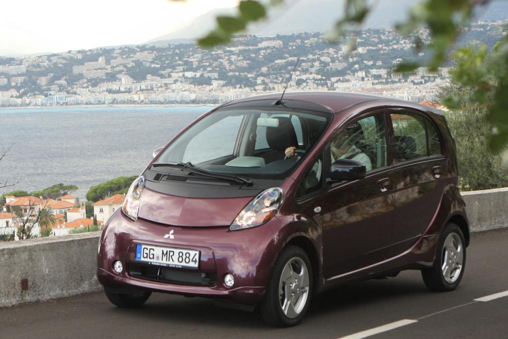 Der 49 kW/67 PS starke Elektro-Mitsubishi i-MiEV wird zu Preisen ab 33 000 Euro im Handel angeboten. 