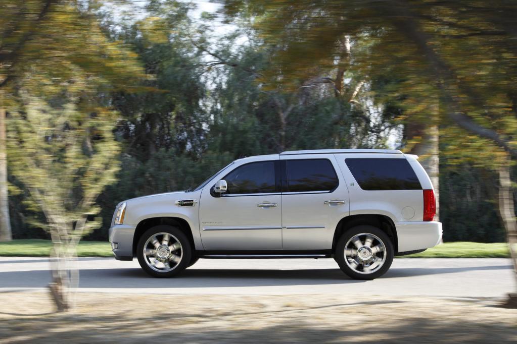 Der Cadillac Escalade ist ein Fünf-Meter-Plus-Gefährt mit Hybrid-Motor. 