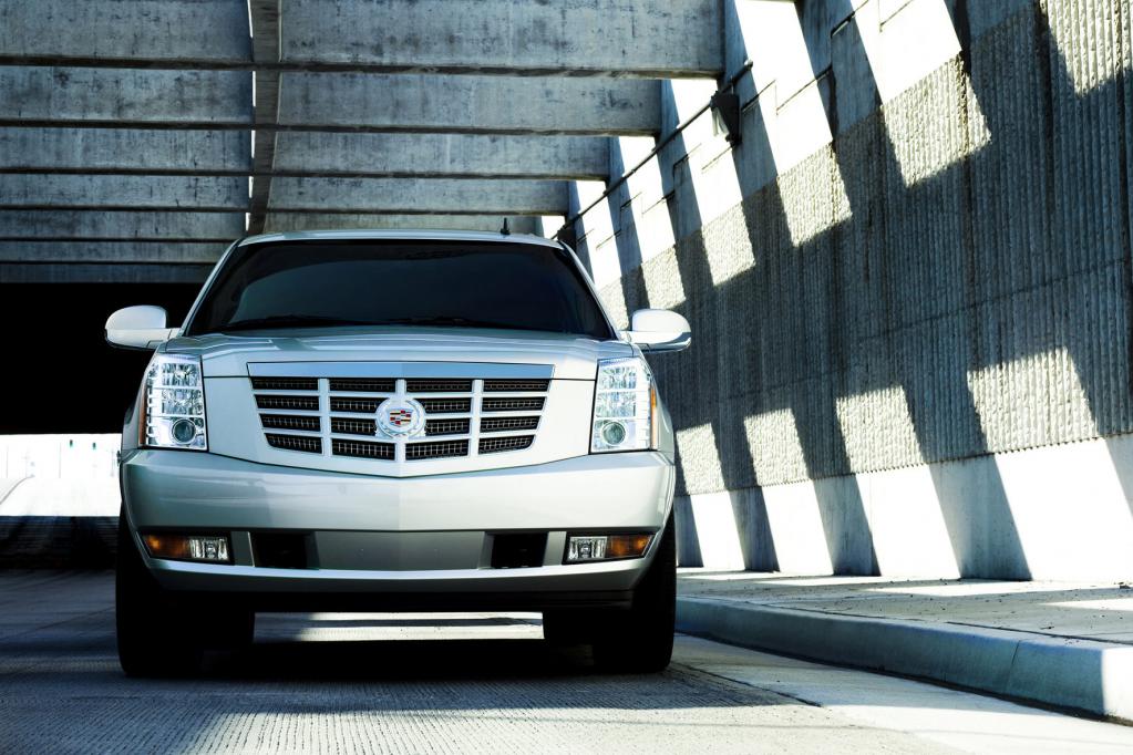 Der Cadillac Escalade spielt in einer Liga mit Porsche Cayenne, VW Touareg und BMW X6. 