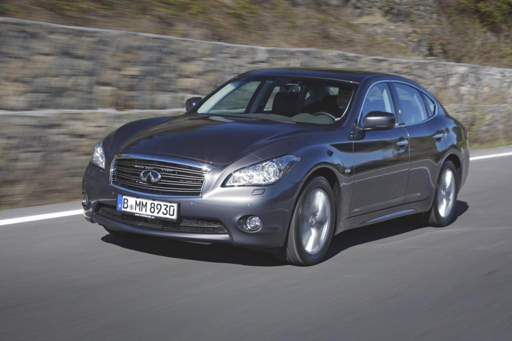 Der Infiniti M tritt gegen BMW 5er und Audi A6 an